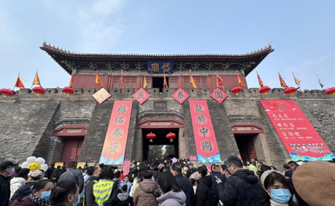 网络中国节·春节丨看龙展、观非遗、赏锦鲤，岱庙里过大年！